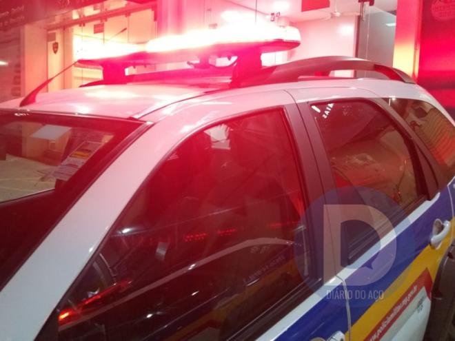 Os policiais conduziram os suspeitos para a delegacia de Ipatinga