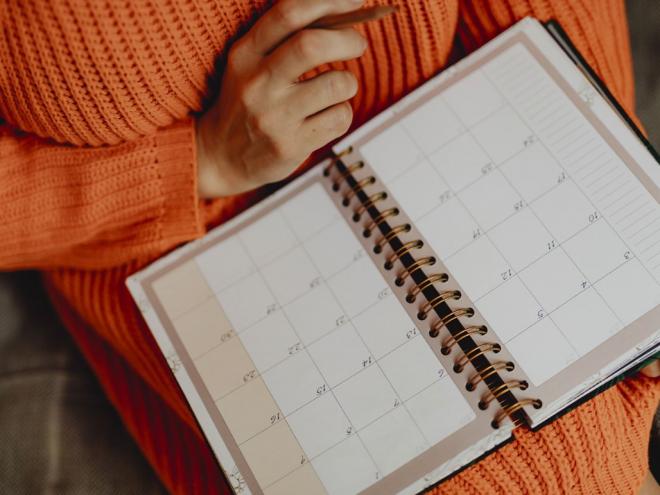Empresa desenvolve arte digital para agendas, planners e cadernos