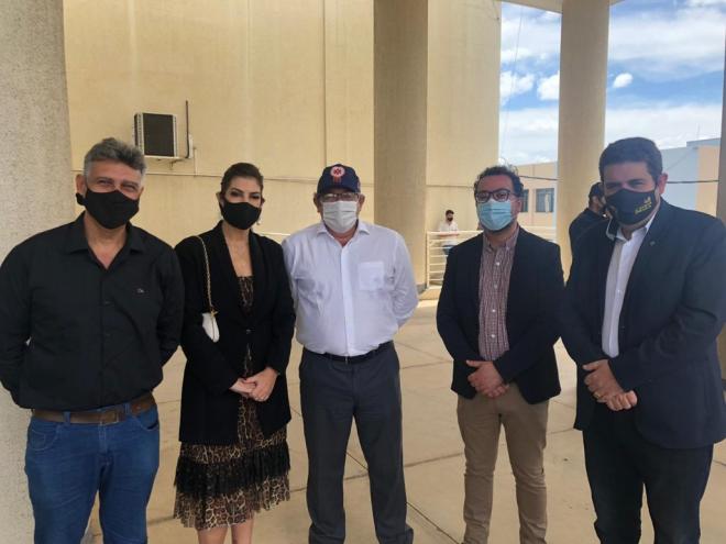 Prefeito Marcos Vinicius ao lado de autoridades durante o lançamento de implantação do SAMU Regional 