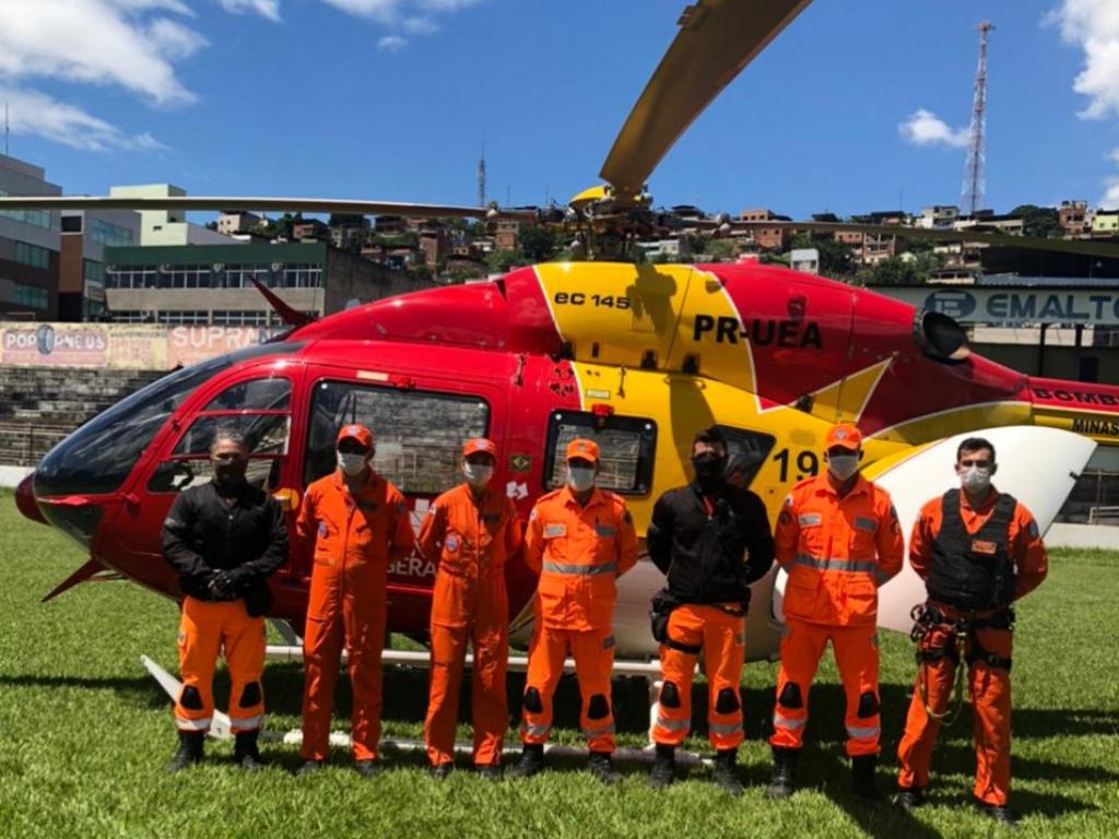Aeronave pousou no campo do Social por volta de 10h 