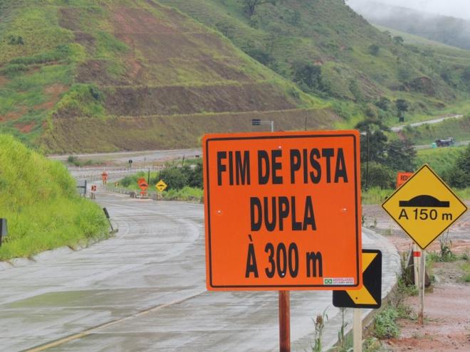 Motoristas devem reduzir a velocidade e ficar atentos à sinalização dos desvios 
