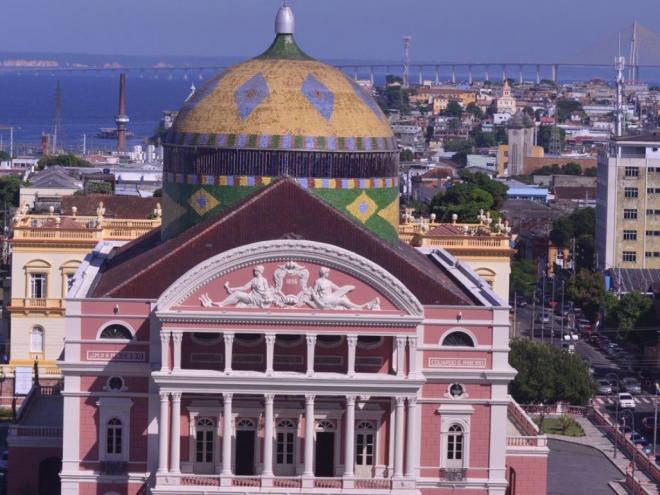 Manaus, capital do Amazonas: só o essencial funciona a partir de hoje