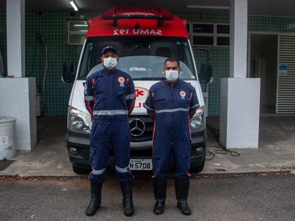 Os socorristas Adarilton Oliveira Damasceno e José Geraldo Carvalho prestaram os primeiros atendimentos e salvaram a vida do recém-nascido