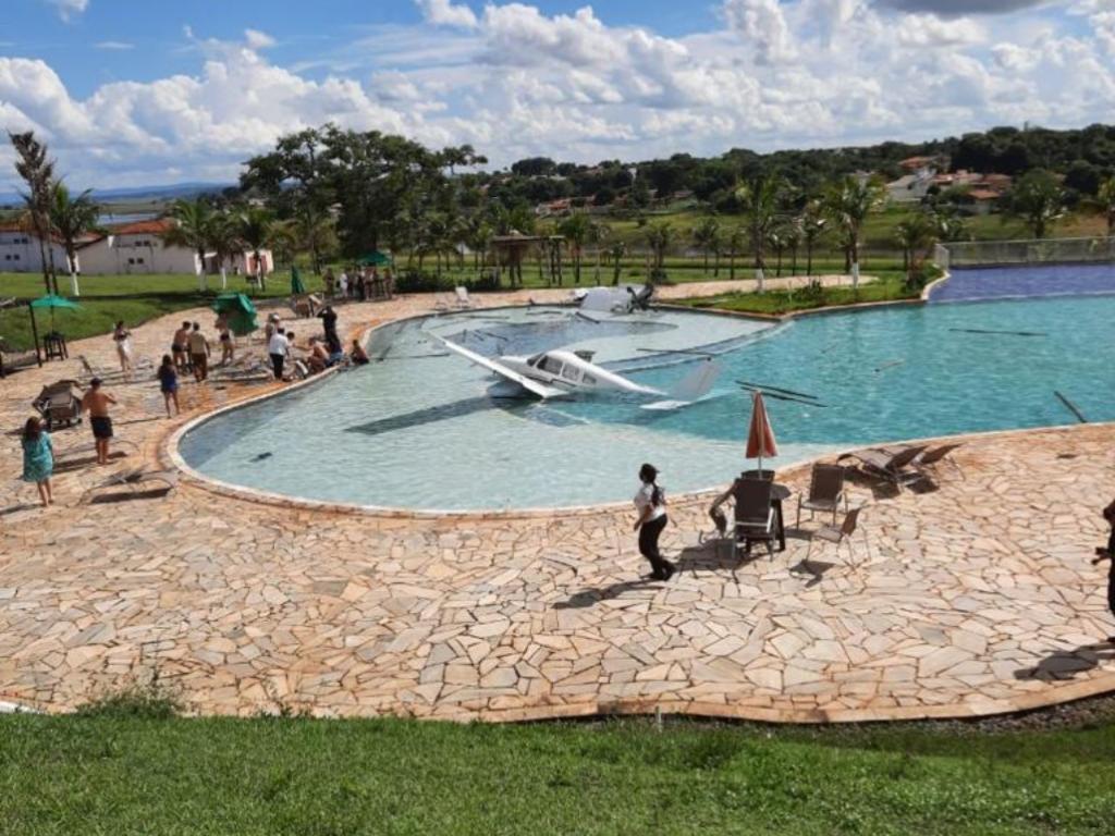 O Corpo de Bombeiros Militar informou que nenhuma pessoa se feriu no acidente 