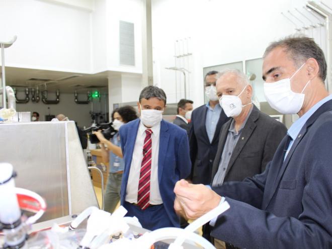 Reunião de segunda-feira na Fiocruz, no Rio de Janeiro, onde são produzidas vacinas em parceira com a Aztrazeneca