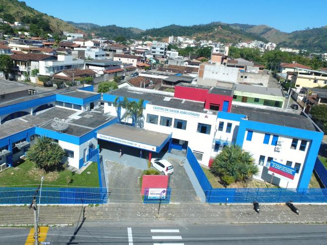 O Centro de Referência à Covid-19, que funciona no Centro de Saúde João Otávio, no bairro Olaria, oferece serviços de testagens rápidas, avaliação clínica, orientação aos pacientes e se for necessário encaminhamento para a UPA ou hospital 