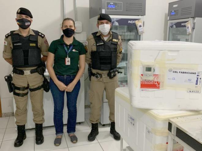 Os imunizantes irão atender idosos com idade entre 75 e 79 anos e os trabalhadores de Saúde