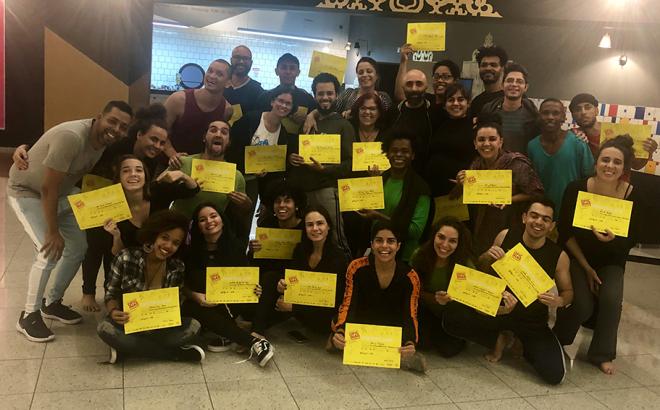 Atores que participaram de oficina com o diretor