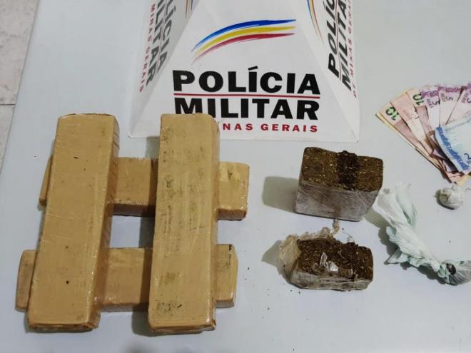 Cerca de três quilos de maconha foram recolhidos e adulto foi flagrado pedindo a menor de idade para que ?assumisse o BO?
