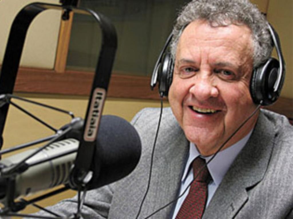 Emissora era comandada pelo cronista esportivo, Emanuel Carneiro desde 1994
