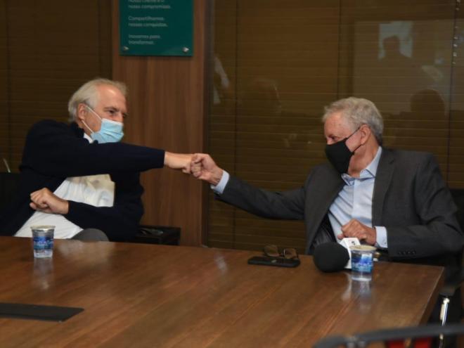 Rubens Menin e Emanuel Carneiro, no anúncio oficial da venda da Itatiaia nesta quinta-feira 