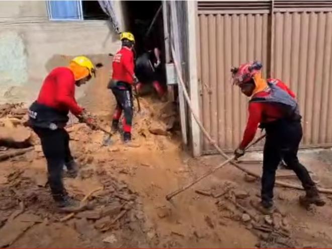 Entre as vítimas estava uma criança de cinco anos, cujo corpo foi resgatado por bombeiros militares em Santa Maria de Itabira