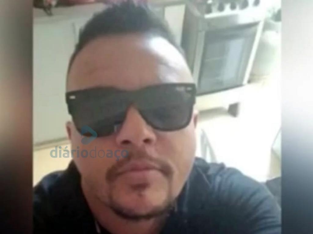 A namorada de Jota alega que descobriu o uso de identidade de outra pessoa por Magna após a morte ocorrida na sexta-feira 