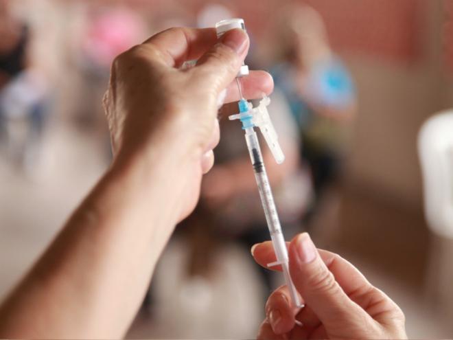 Imunização das pessoas com 59 anos será realizada em cinco locais