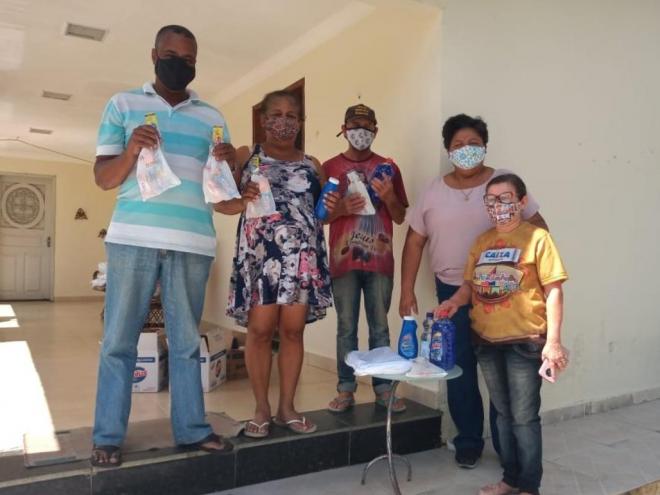 Entrega de doações da campanha Aqueça a fogueira do seu coração