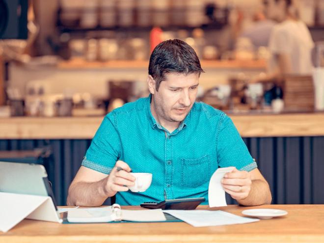 74% dos donos de pequenos negócios de Minas Gerais têm a atividade empresarial como principal fonte de renda e 78% ainda registram queda no faturamento  