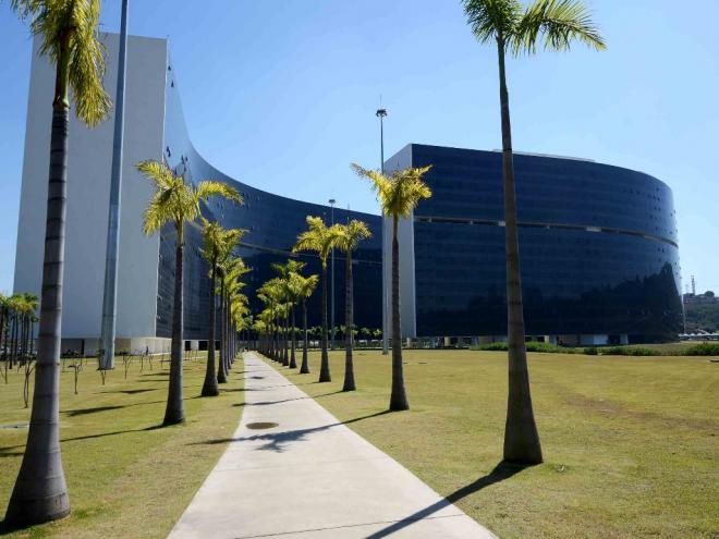 Primeira parcela será paga no quinto dia útil e, a segunda, no dia 20/7; servidores da Saúde e da Segurança recebem pagamento integral em 7/7