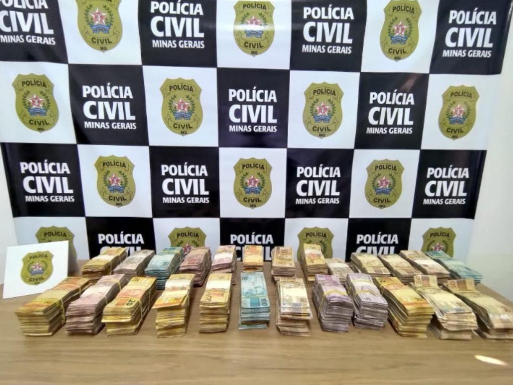 Imóveis e veículos de luxo foram sequestrados e  dinheiro em espécie foi recolhido na operação 