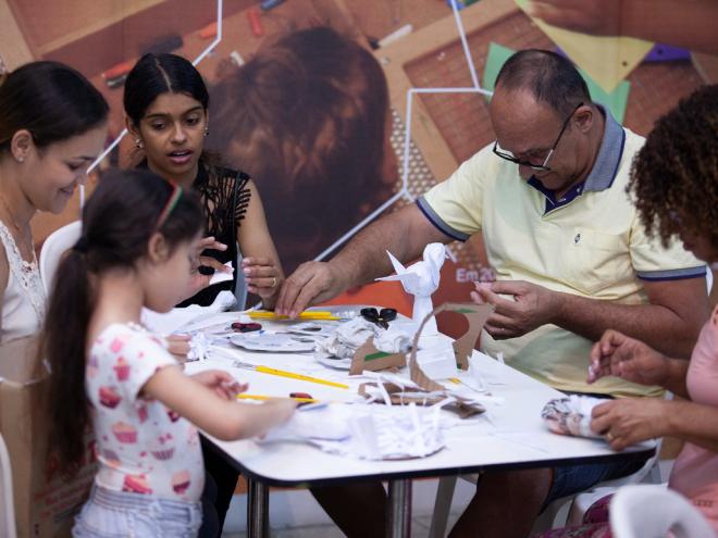 O programa Arte em Família incentiva atividades artesanais lúdicas e educativas
