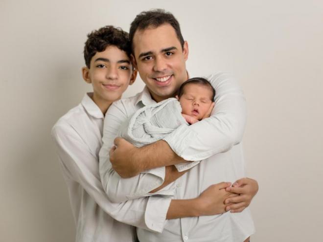 Após o nascimento do filho mais novo, Rafael recebeu apenas os pais, sogros e seu irmão em casa