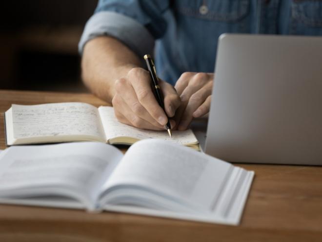 Quando se é movido por espírito constante de curiosidade e busca por conhecimento, ser estudante nunca será algo limitado a uma época específica da vida, seja dentro das salas de aula ou nas experiências cotidianas