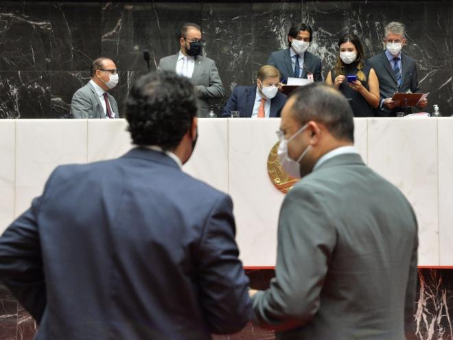 Apresentação, com antecedência, da relação dos passageiros transportados e a regra do 'circuito fechado' estão entre os pontos controversos do projeto