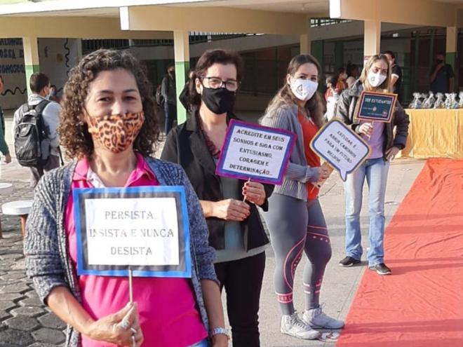 As escolas estaduais no Vale do Aço se organizaram para receber os alunos nesta segunda-feira 