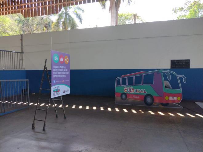 Atividades artísticas, culturais e mostra de artes movimentam o hall principal da rodoviária