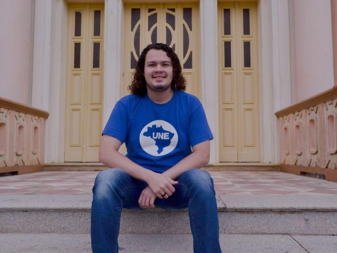 Aos 21 anos, Diego Carlos Ferreira tem participado das discussões relativas à educação 