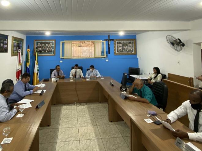 Ao todo foram sete votos a favor e nenhum contra 