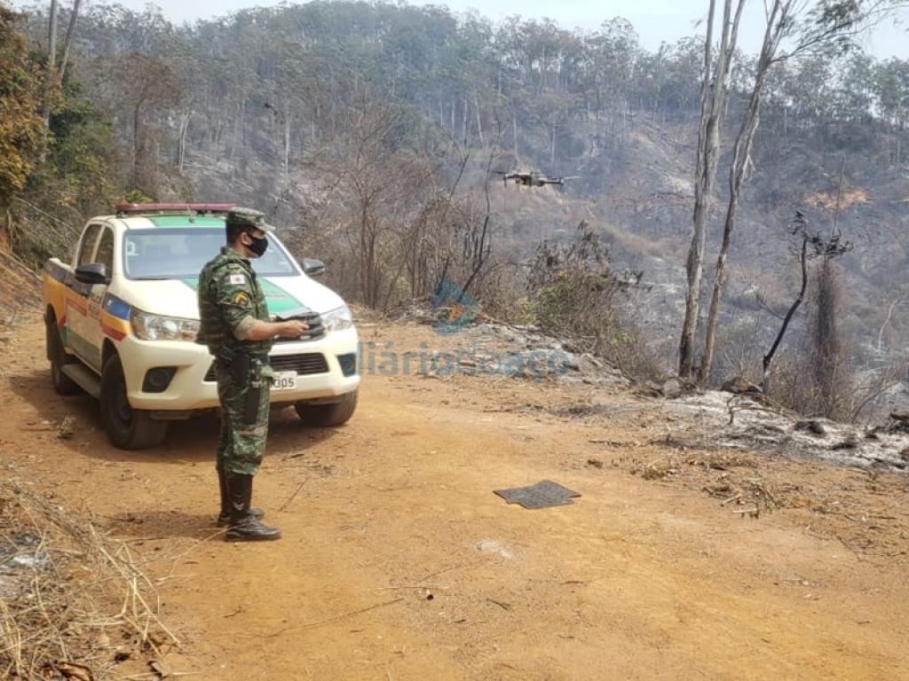 Os PMs de Meio Ambiente usaram um drone para avaliar toda a área destruída pelo incêndio