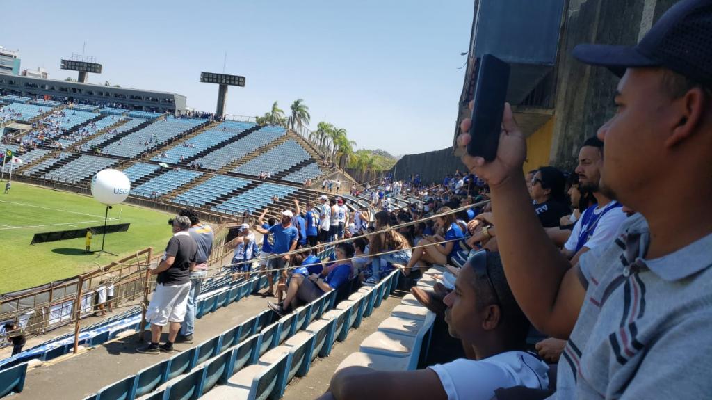 A estimativa é que duas mil pessoas compareceram ao Ipatingão hoje 