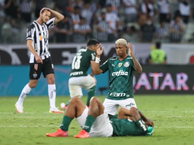 Galo foi despachado pelo Palmeiras sem perder nenhuma partida no torneio
