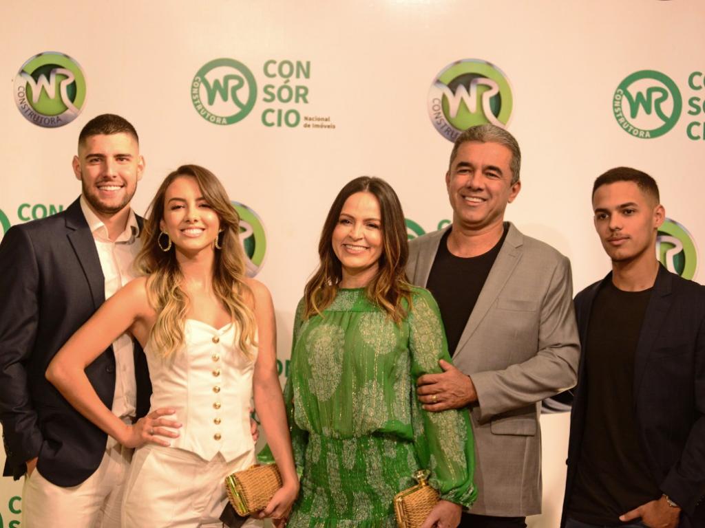 O diretor executivo do Grupo WR, Wallace Barreto Simão, participou do evento ao lado da família