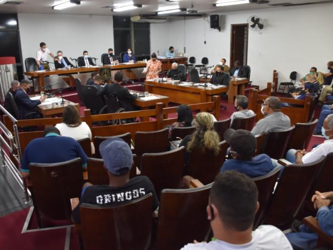 Antes da votação em Plenário, a matéria foi discutida com a população, inclusive com a realização de uma audiência pública
