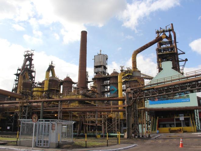 Atualmente a Usiminas é líder no mercado brasileiro de aços planos e um dos maiores complexos siderúrgicos da América Latina