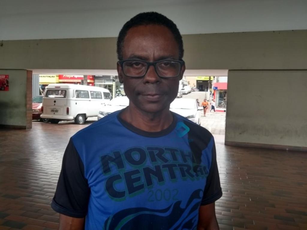 Paulo César dos Santos, mototaxista: ''Não concordo porque interfere até na questão da segurança. Os dois trabalhando juntos, motorista e trocador, têm mais condição de oferecer aos passageiros uma direção segura sem muito risco de acidentes''