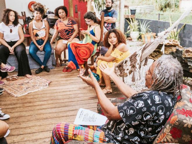 Tizumba (D) promoveu uma roda de conversa sobre a tradição do congado em Minas