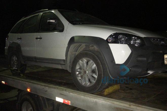 O investigado pelo crime, que pode ter sido vingança por causa de um estupro, foi preso pela PRF chegando a Ipatinga, domingo (7) nesse Fiat Palio Wekeend