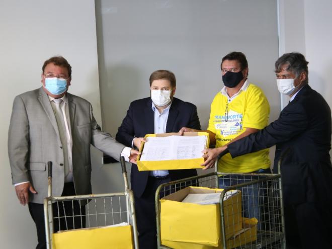 Um dia antes da votação, representantes da FETTROMINAS e Celinho entregaram ao presidente da ALMG um abaixo-assinado pedindo a derrubada do veto