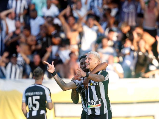 O Botafogo venceu o Operário por 2 a 1