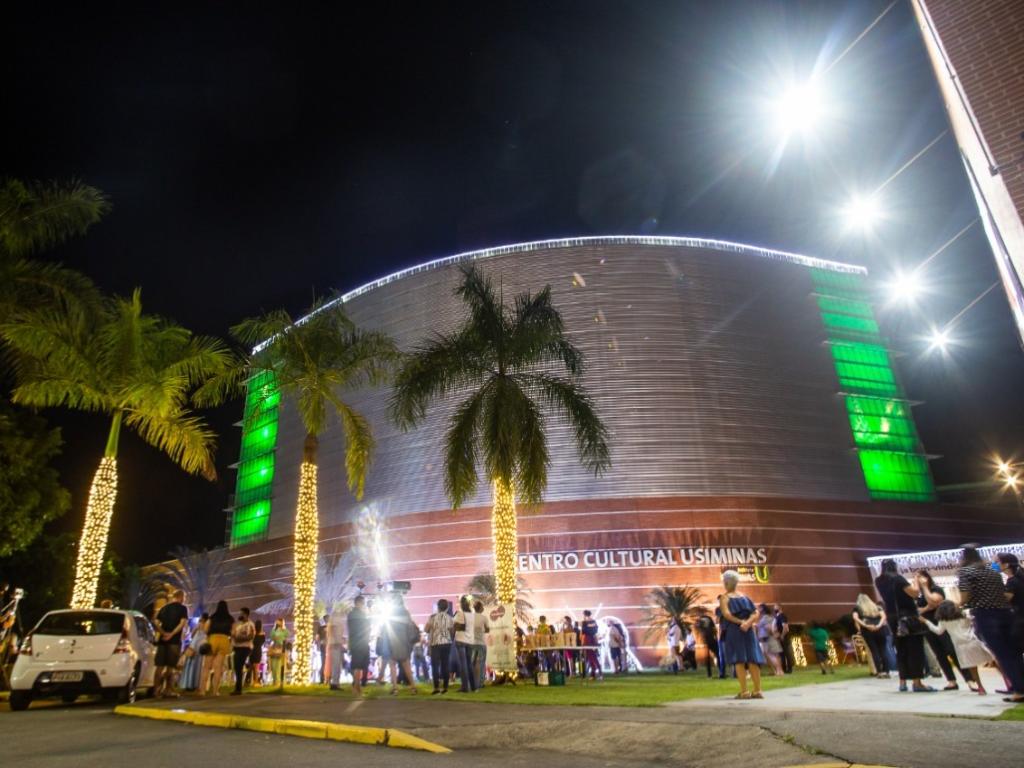 A Cantata de Natal com a Orquestra de Câmara Vale do Aço e o Coral São Francisco Xavier marcou o início das inaugurações da iluminação de Natal em Ipatinga