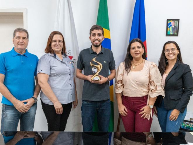 Prefeito Gustavo Nunes celebrou a premiação concedida à Secretaria Municipal de Educação