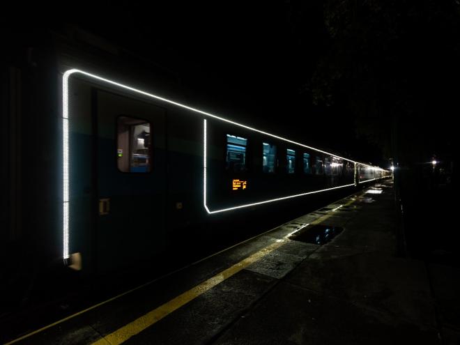 Seis mil lâmpadas de LED foram instaladas no trem