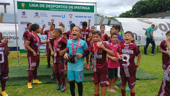 O Iguaçu venceu a Usipa por 3 a 2 para poder erguer o troféu de campeão do Sub-9