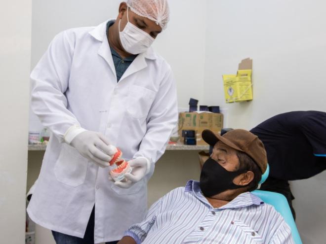 Receberam as próteses os pacientes assistidos no Centro de Especialidades Odontológicas