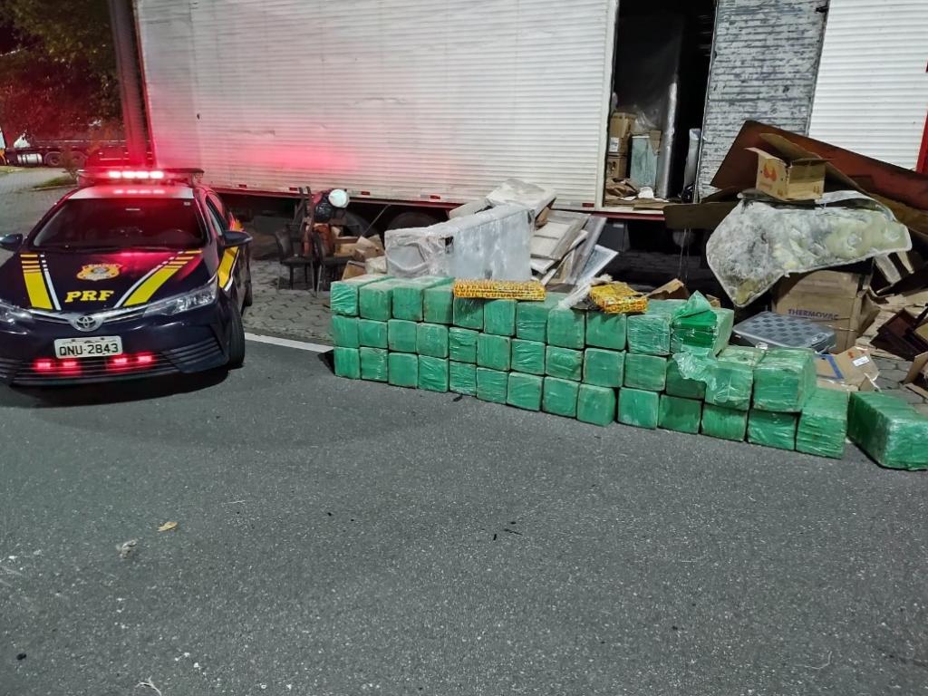 Droga apreendida poderia render mais de R$2,2 milhões aos traficantes