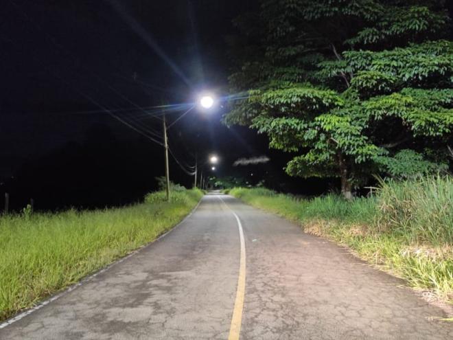 Foram substituídas 24 lâmpadas, numa extensão de um quilômetro
