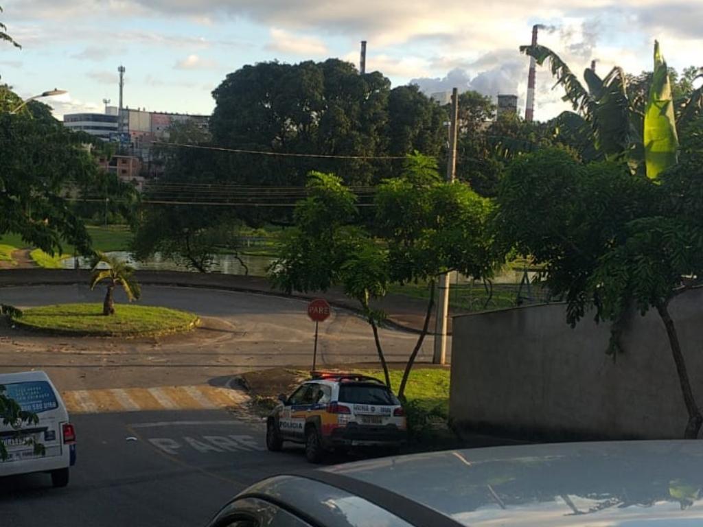 O crime foi praticado nesse trecho da rua Laguna, quase na esquina com a avenida Marechal Cândido Rondon, no bairro Veneza I