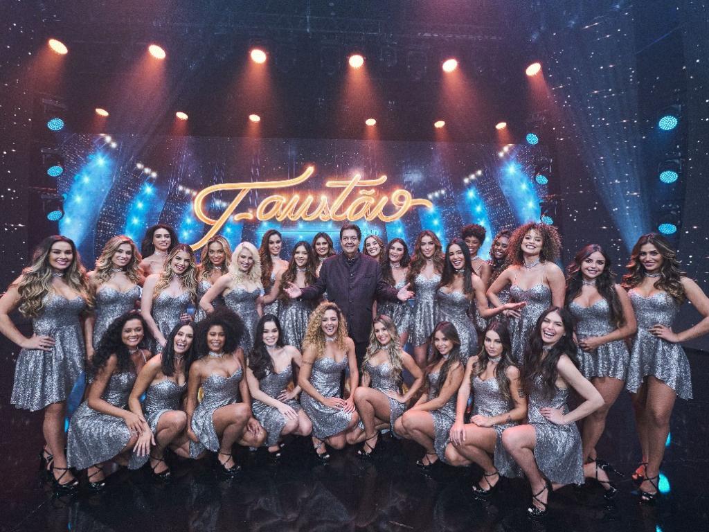 Um dos destaques do novo programa é o ''Balé do Faustão'', composto por 30 bailarinas, muitas delas vindas do ''Domingão do Faustão''